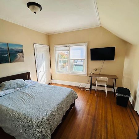 Sunny Spacious Room In Federal Hill, Downtown With Shared Bathroom And Kitchen Providence Exterior foto