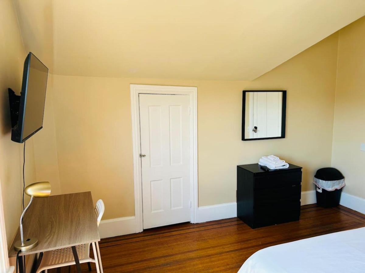 Sunny Spacious Room In Federal Hill, Downtown With Shared Bathroom And Kitchen Providence Exterior foto